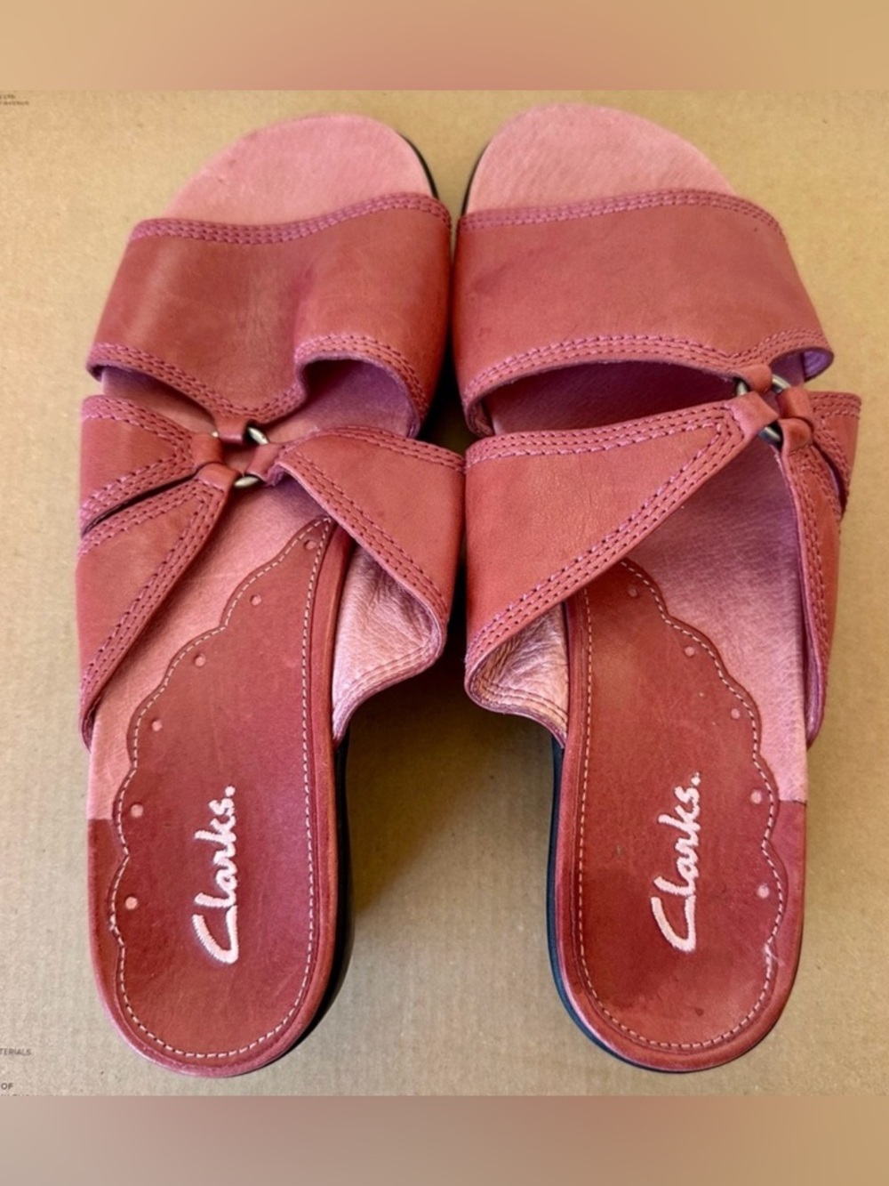 CLARKS Rose Pink Leather Slide Sandals Women’s 7.5 Comfort Low Heel Slip On